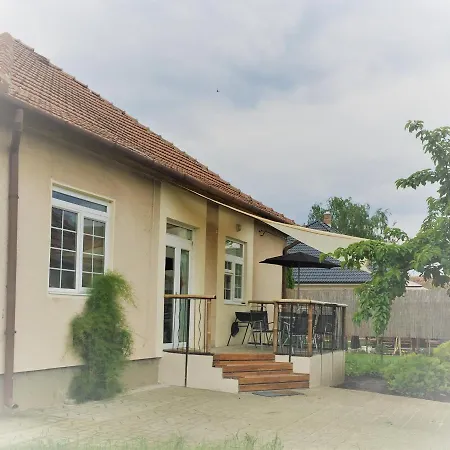 Holiday home The Gina Gubor House *