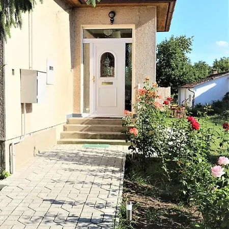 Holiday home The Gina Gubor House *